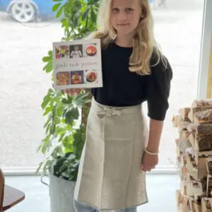 Skolestartsett- lin forkle og kokebok